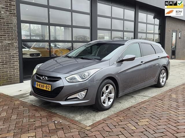 Grijs (metallic) Occasion 2013 Hyundai i40 Edition Stationwagen | € 7.975 (Goede deal) - Afbeelding 1/4