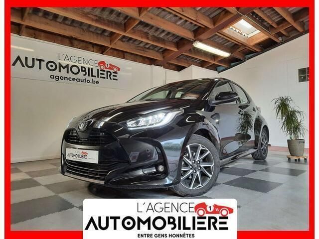 Zwart Gebruikt 2023 Toyota Yaris Sedan | € 24.990 (Duur) - Afbeelding 1/4