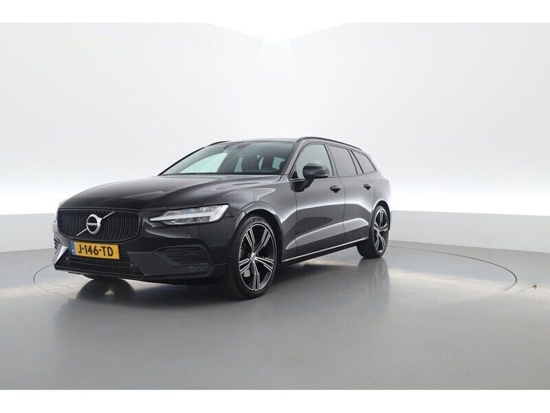Zwart Occasion 2020 Volvo V60 Momentum Stationwagen | € 29.750 (Iets duurder) - Afbeelding 1/4