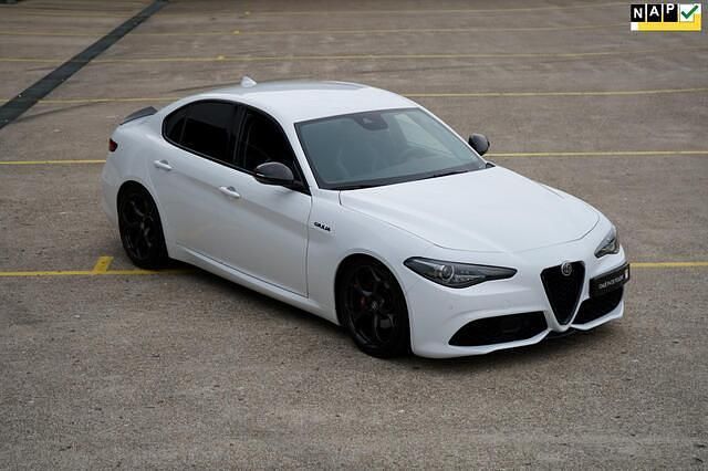 Wit Gebruikt 2016 Alfa Romeo Giulia Super Sedan | € 23.900 - Afbeelding 1/4