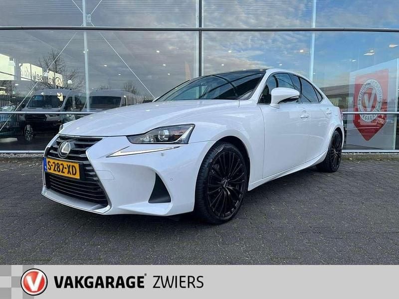 Wit Occasion 2017 Lexus IS300h Sedan | € 17.950 (Eerlijke prijs) - Afbeelding 1/4