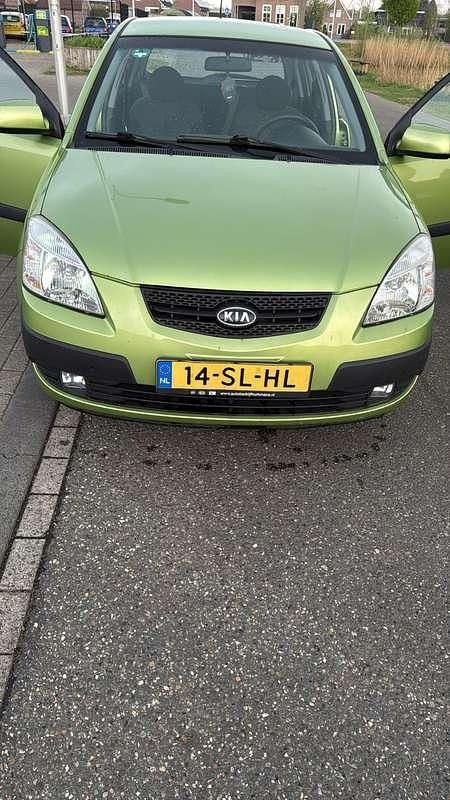 Gebruikt 2006 Kia Rio EX Sedan | € 1.800 (Goede deal) - Afbeelding 1/4