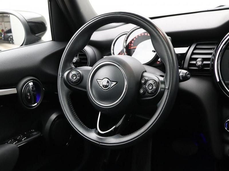 Grijs Gebruikt 2020 Mini Cooper Business Hatchback | € 24.950 (Duur) - Afbeelding 1/1