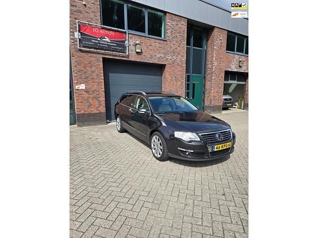 Bruin Gebruikt 2010 VW Passat Highline Stationwagen | € 3.499 (Eerlijke prijs) - Afbeelding 1/4
