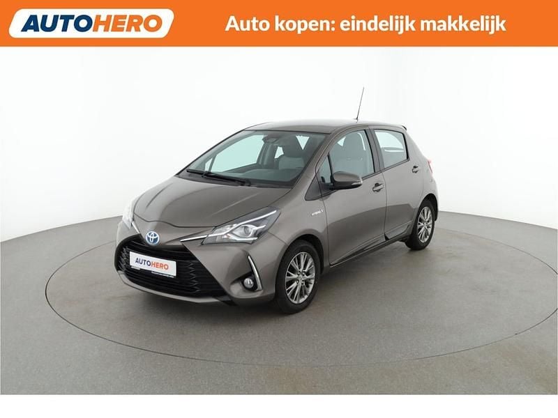 Grijs Occasion 2017 Toyota Yaris Hybrid Hatchback | € 12.149 (Goede deal) - Afbeelding 1/4