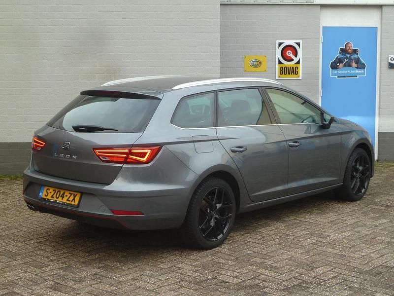 Occasion Seat Leon ST 2023 Grijs Stationwagen