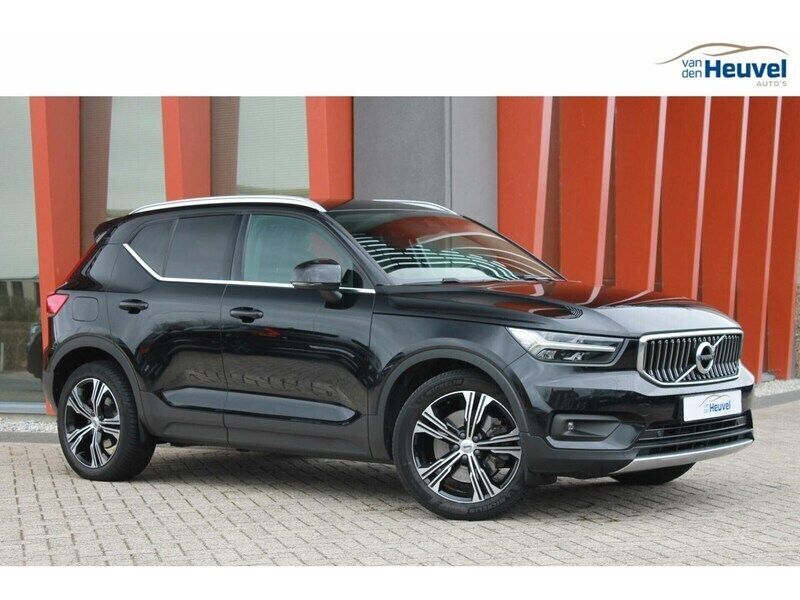 Zwart Gebruikt 2021 Volvo XC40 Inscription SUV | € 25.800 (Super prijs) - Afbeelding 1/4