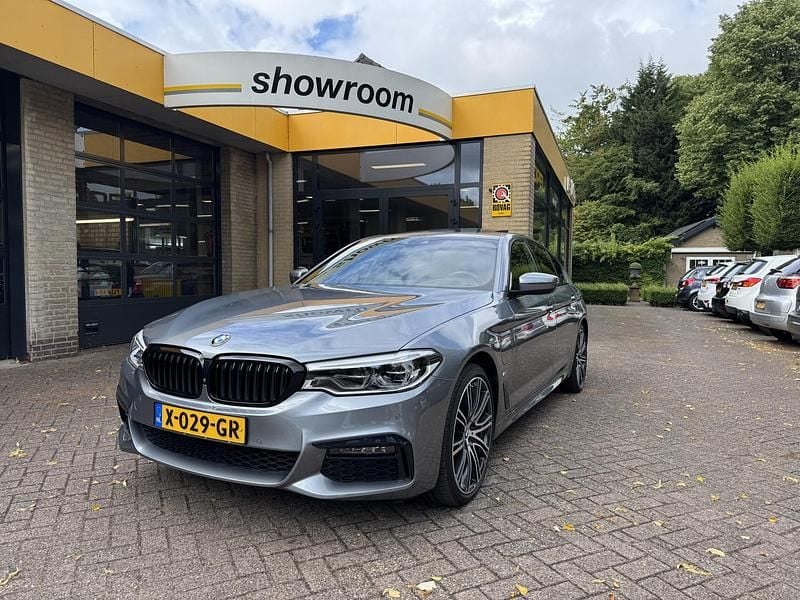 Grijs Gebruikt 2020 BMW 530 Executive Sedan | € 38.995 (Eerlijke prijs) - Afbeelding 1/4