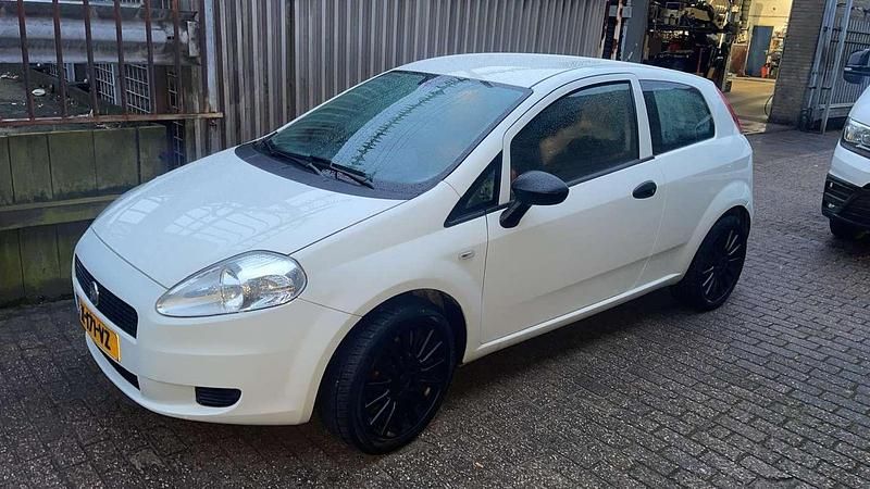 Wit Occasion 2010 Fiat Punto MPV | € 1.750 (Goede deal) - Afbeelding 1/4