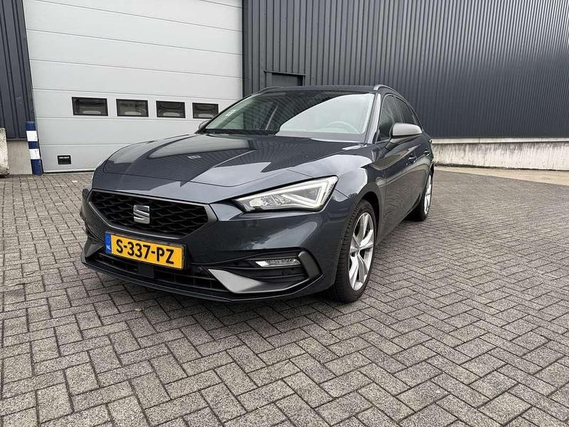 Grijs Gebruikt 2021 Seat Leon FR Stationwagen | € 19.950 (Goede deal) - Afbeelding 1/4