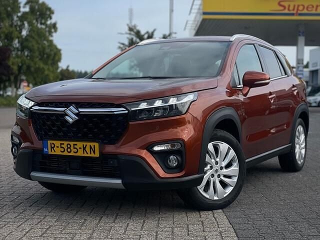 Bruin Gebruikt 2022 Suzuki SX4 S-Cross SUV | € 26.450 (Eerlijke prijs) - Afbeelding 1/4