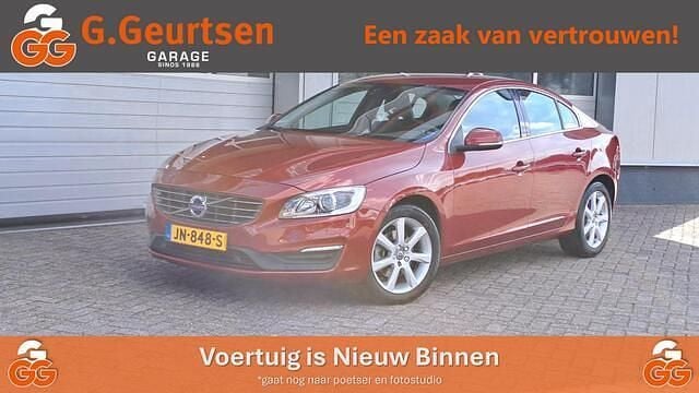 Rood Gebruikt 2016 Volvo S60 Kinetic Sedan | € 16.900 (Eerlijke prijs) - Afbeelding 1/4
