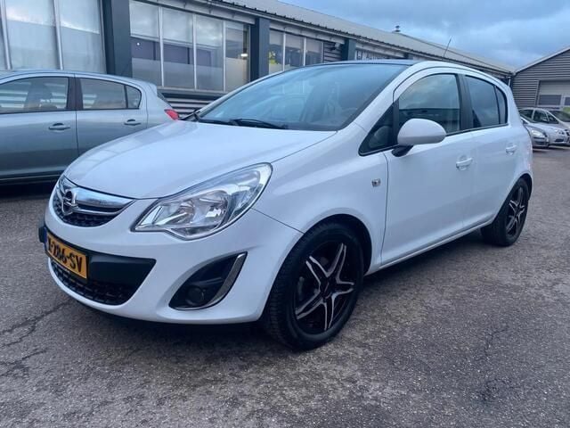 Wit Gebruikt 2012 Opel Corsa Edition Hatchback | € 5.750 (Iets duurder) - Afbeelding 1/4