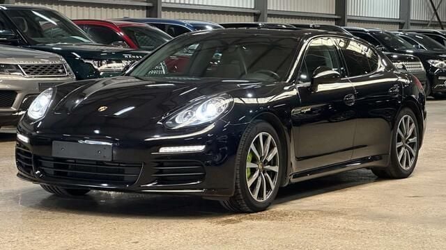 Zwart Gebruikt 2015 Porsche Panamera S E-Hybrid Sedan | € 28.900 (Super prijs) - Afbeelding 1/4