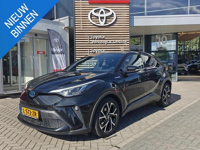 Zwart Gebruikt 2021 Toyota C-HR Style SUV | € 22.700 (Eerlijke prijs) - Afbeelding 1/4