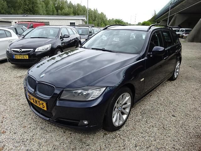 Blauw Gebruikt 2010 BMW 318 Stationwagen | € 3.999 (Eerlijke prijs) - Afbeelding 1/4