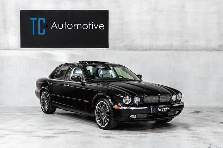 Zwart Occasion 2003 Jaguar XJR Supercharged Sedan | € 14.995 (Goede deal) - Afbeelding 1/4