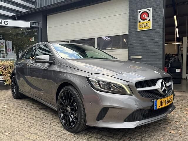 Grijs Gebruikt 2016 Mercedes A160 Ambition Hatchback | € 12.950 (Eerlijke prijs) - Afbeelding 1/4
