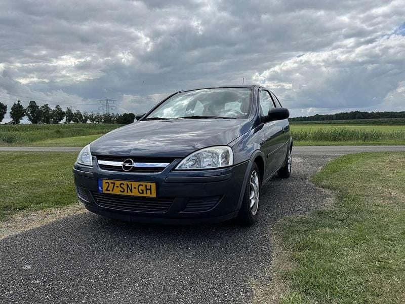 Grijs Gebruikt 2006 Opel Corsa Hatchback | € 1.900 (Goede deal) - Afbeelding 1/4