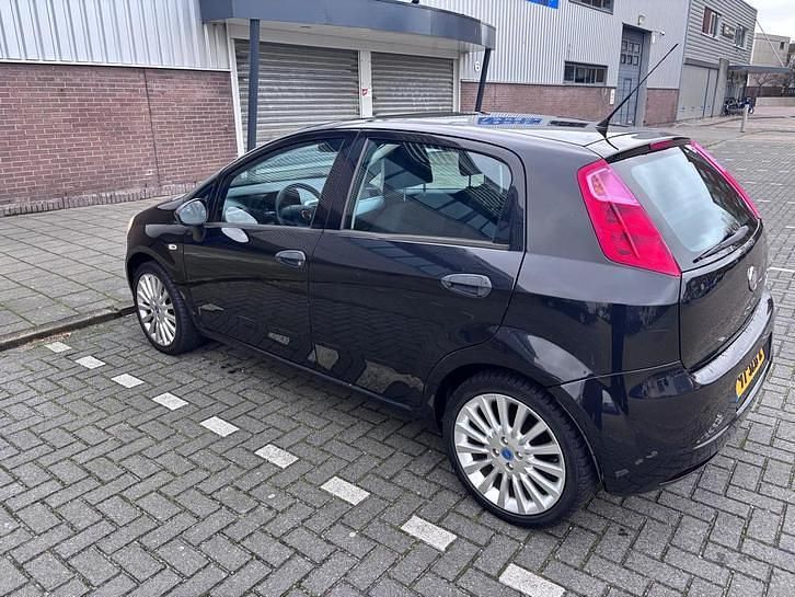 Occasion 2009 Fiat Punto | € 2.000 (Eerlijke prijs) - Afbeelding 1/4