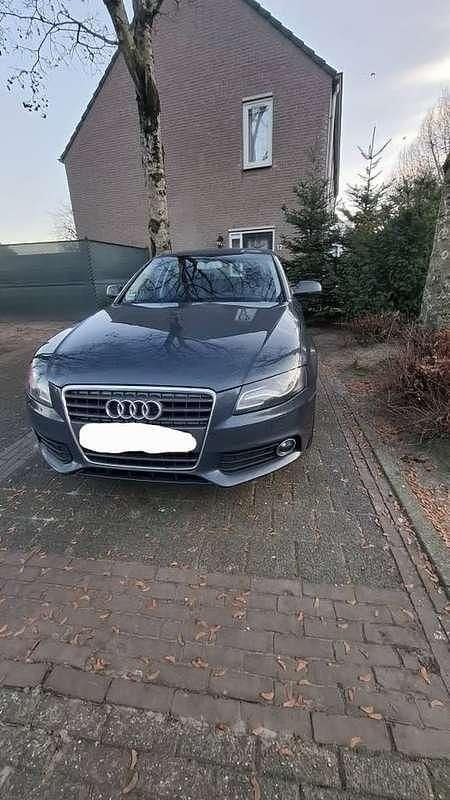 Grijs Gebruikt 2010 Audi A4 Sedan | € 4.000 - Afbeelding 1/4