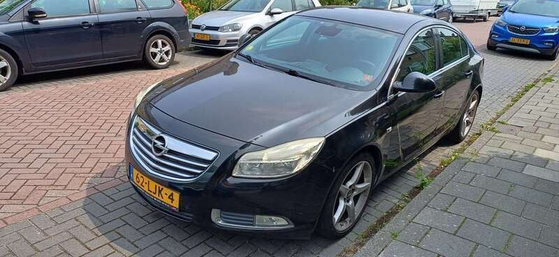 Zwart Gebruikt 2010 Opel Insignia Sport Sedan | € 4.500 (Eerlijke prijs) - Afbeelding 1/4