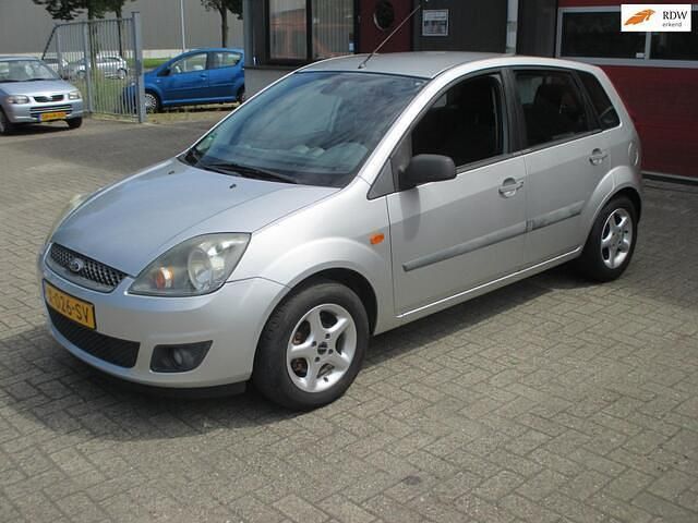 Grijs Gebruikt 2007 Ford Fiesta Hatchback | € 2.750 (Eerlijke prijs) - Afbeelding 1/4