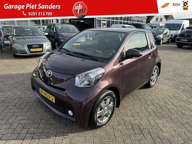 Paars (metallic) Gebruikt 2009 Toyota iQ Hatchback | € 7.950 (Eerlijke prijs) - Afbeelding 1/4