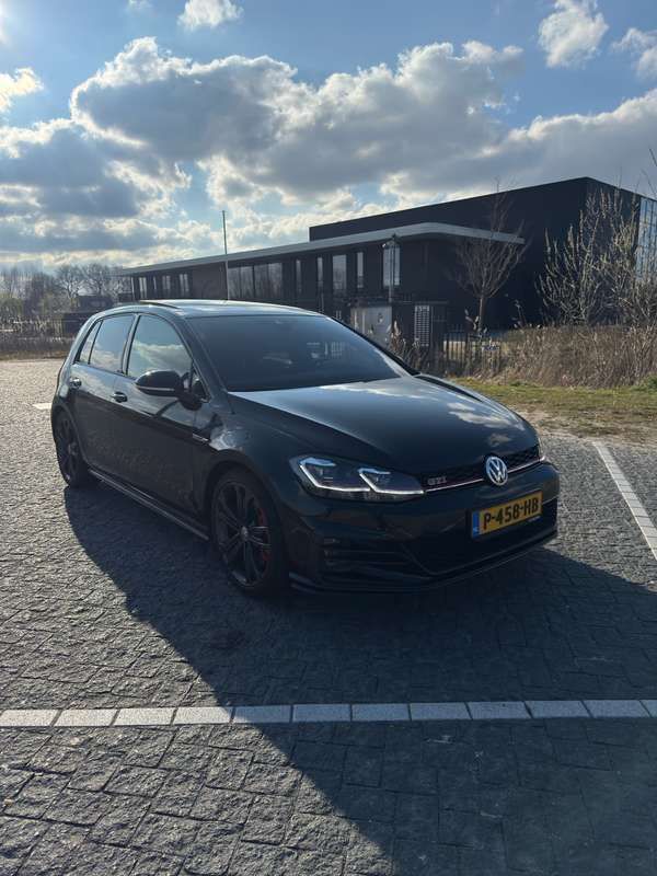 Zwart Gebruikt 2019 VW Golf VII GTI Stationwagen | € 22.500 (Super prijs) - Afbeelding 1/4