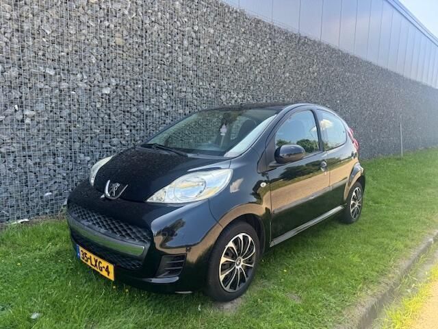 Zwart Gebruikt 2010 Peugeot 107 Hatchback | € 3.995 (Eerlijke prijs) - Afbeelding 1/4