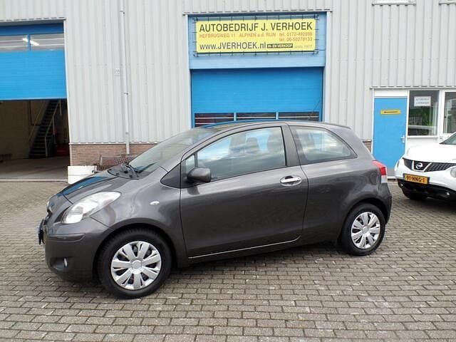 Grijs Gebruikt 2011 Toyota Yaris Hatchback | € 3.445 (Eerlijke prijs) - Afbeelding 1/4