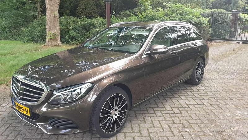 Bruin Gebruikt 2015 Mercedes C350e Edition Stationwagen | € 20.250 (Duur) - Afbeelding 1/4