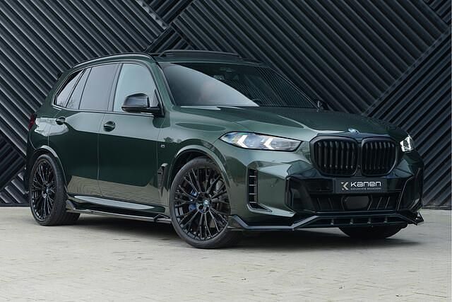 Groen (metallic) Occasion 2024 BMW X5 M Sport SUV | € 108.900 - Afbeelding 1/4