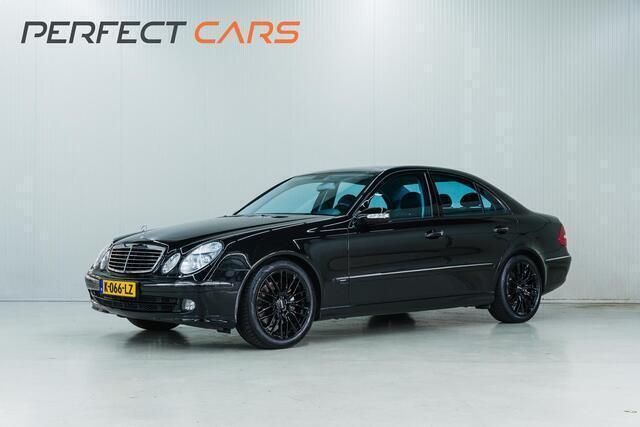 Zwart Gebruikt 2005 Mercedes E350 Avantgarde Sedan | € 12.500 (Eerlijke prijs) - Afbeelding 1/4