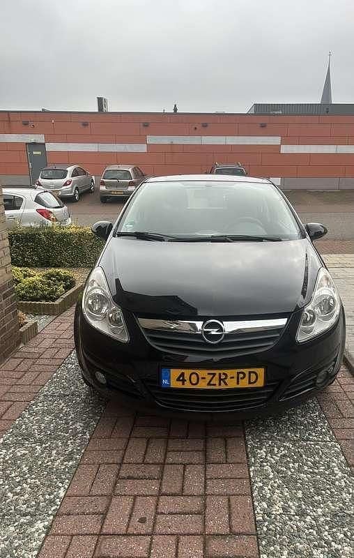 Zwart Gebruikt 2008 Opel Corsa Enjoy MPV | € 2.900 (Eerlijke prijs) - Afbeelding 1/4