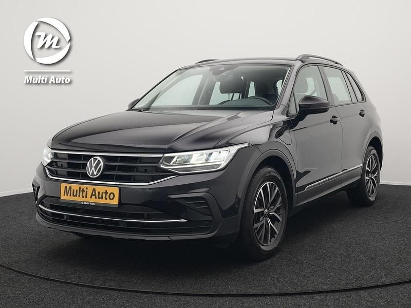 Zwart Gebruikt 2021 VW Tiguan Edition SUV | € 27.740 (Eerlijke prijs) - Afbeelding 1/4