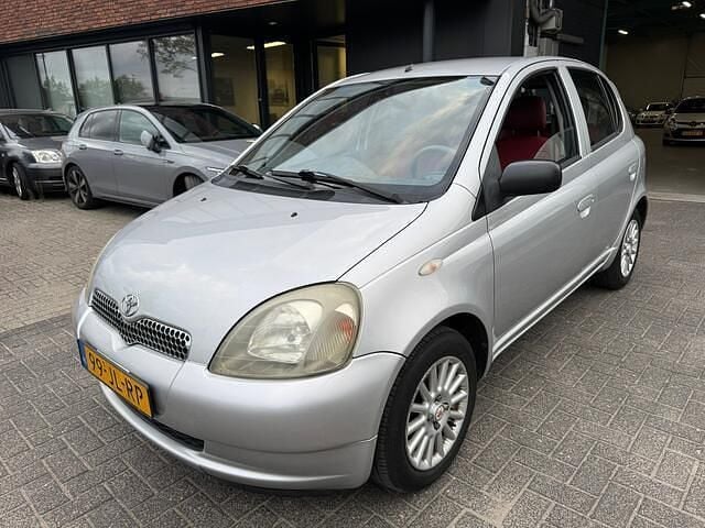 Grijs Gebruikt 2002 Toyota Yaris Sol Hatchback | € 3.495 (Iets duurder) - Afbeelding 1/4