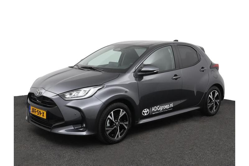 Grijs Nieuw 2025 Toyota Yaris Hybrid Hatchback | € 32.950 (Duur) - Afbeelding 1/1