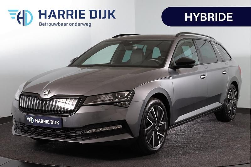 Grijs Occasion 2024 Skoda Superb Business Line Stationwagen | € 36.795 (Eerlijke prijs) - Afbeelding 1/4