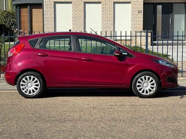 Occasion Ford Fiesta Titanium 101 PK (74 kW) 2013 Paars Hatchback