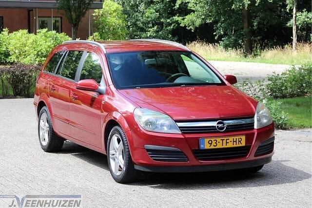 Rood Gebruikt 2006 Opel Astra Edition Stationwagen | € 1.999 (Eerlijke prijs) - Afbeelding 1/4