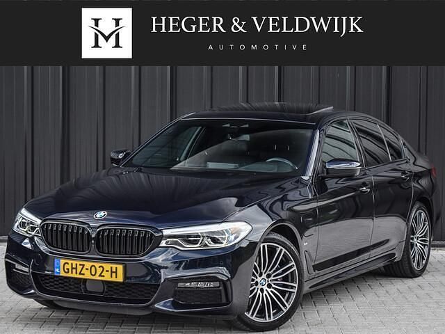 Zwart Gebruikt 2019 BMW 530e Comfort Edition Sedan | € 32.900 (Eerlijke prijs) - Afbeelding 1/4