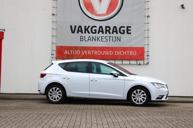 Wit Gebruikt 2017 Seat Leon Style Hatchback | € 12.880 (Eerlijke prijs) - Afbeelding 1/4