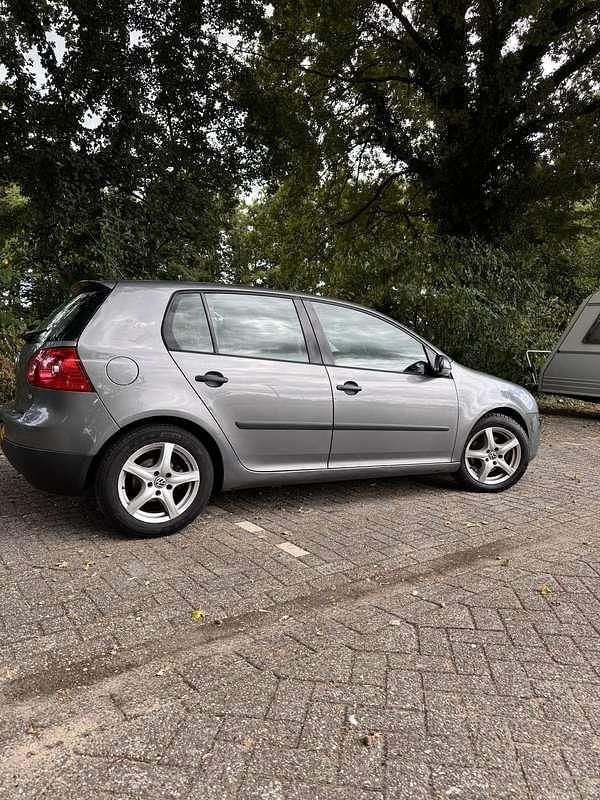 Grijs Gebruikt 2005 VW Golf IV Hatchback | € 2.500 (Iets duurder) - Afbeelding 1/4