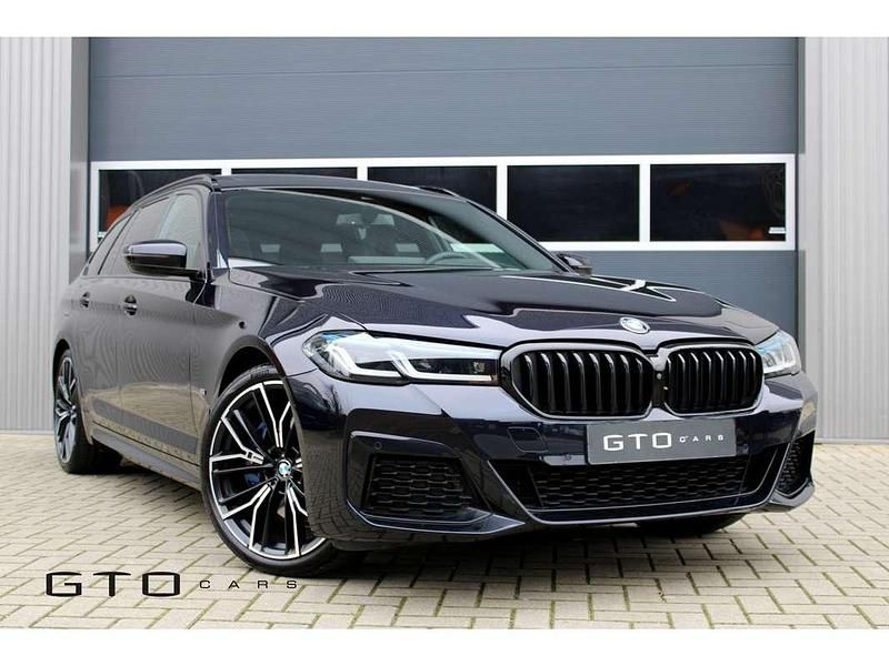 Zwart Occasion 2021 BMW 530 Executive Stationwagen | € 42.950 (Duur) - Afbeelding 1/4