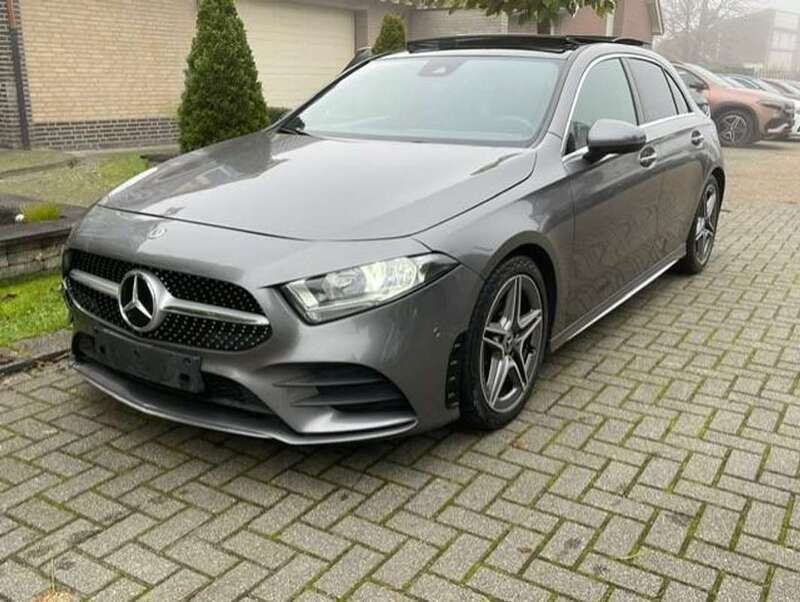 Grijs Gebruikt 2018 Mercedes A180 AMG line Hatchback | € 15.800 (Super prijs) - Afbeelding 1/4