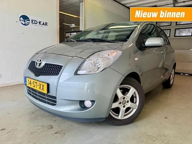 Grijs Gebruikt 2006 Toyota Yaris Luna Hatchback | € 4.895 (Eerlijke prijs) - Afbeelding 1/4