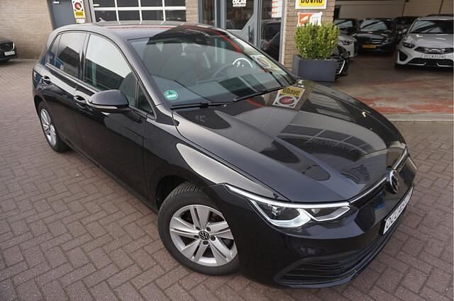 Occasion VW Golf VIII Business 131 PK (96 kW) 2023 Zwart (parellak) Hatchback