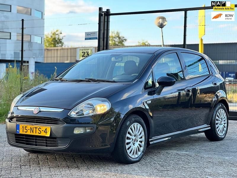 Zwart Gebruikt 2010 Fiat Punto Dynamic Hatchback | € 2.445 (Eerlijke prijs) - Afbeelding 1/4