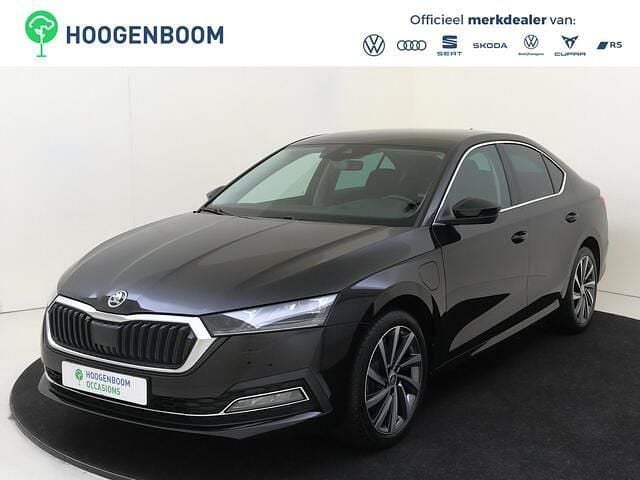 Zwart Occasion 2022 Skoda Octavia Business Line Hatchback | € 24.250 (Goede deal) - Afbeelding 1/4